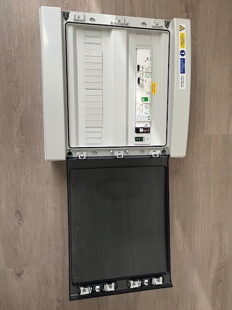 Coffret AC - SCHNEIDER - 3 à 6KW avec BackUp - 1 onduleur Monophasé - Résidentiel - 32A - 30mA